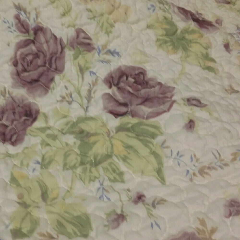 NWT - QUILT WHITE WITH PURPLE ROSES - Picture 5 of 6